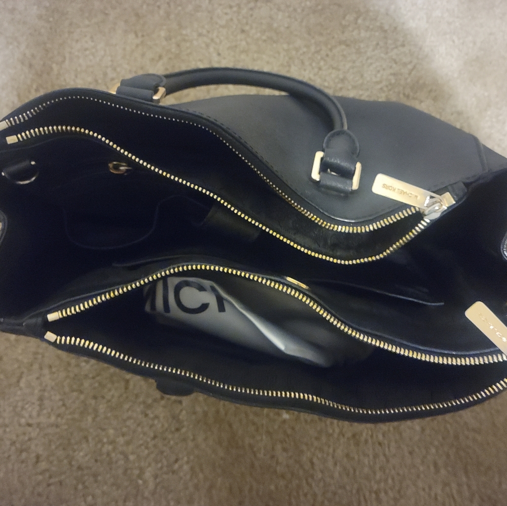 MK medium sized purse
